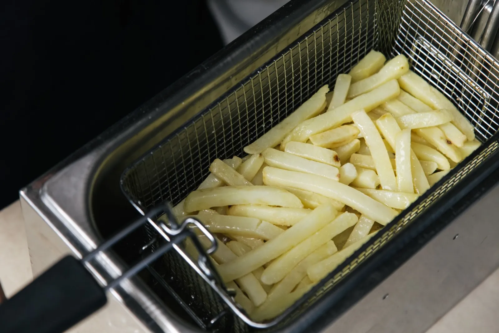 Friggitrice ad aria: come funziona e cosa sa fare