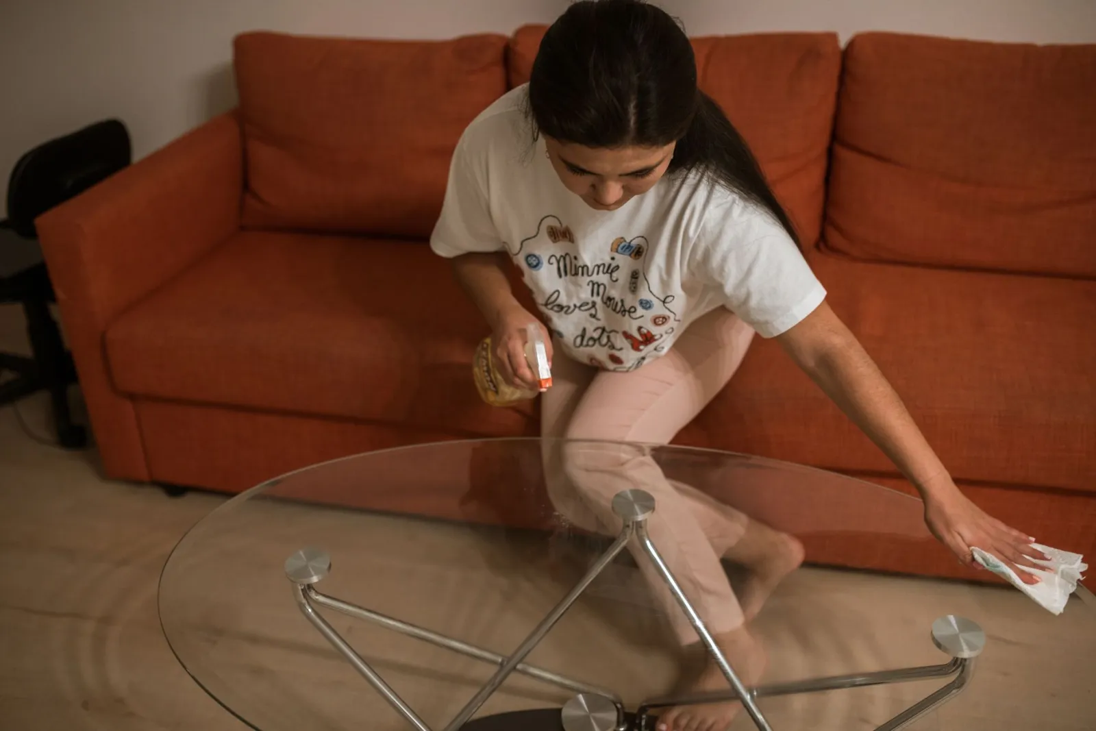 Come pulire un divano in microfibra?